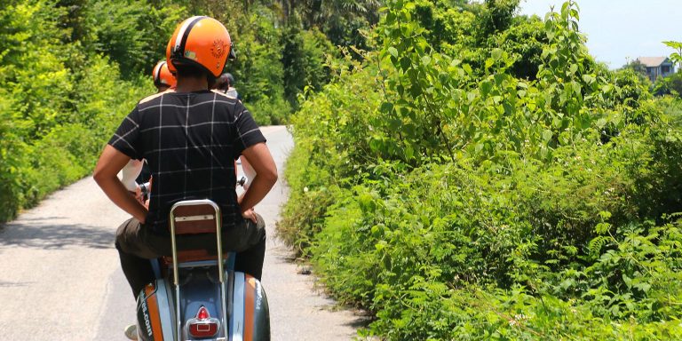 Przygoda w okolicy Hanoi na skuterach Vespa