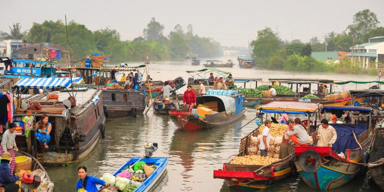 Cai Be market on the water