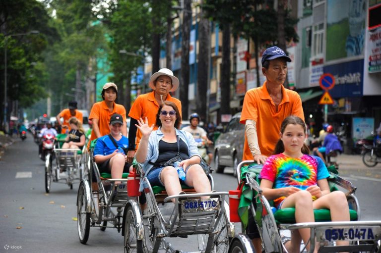 Half-day cyclo journey through chinatown (Join tour)